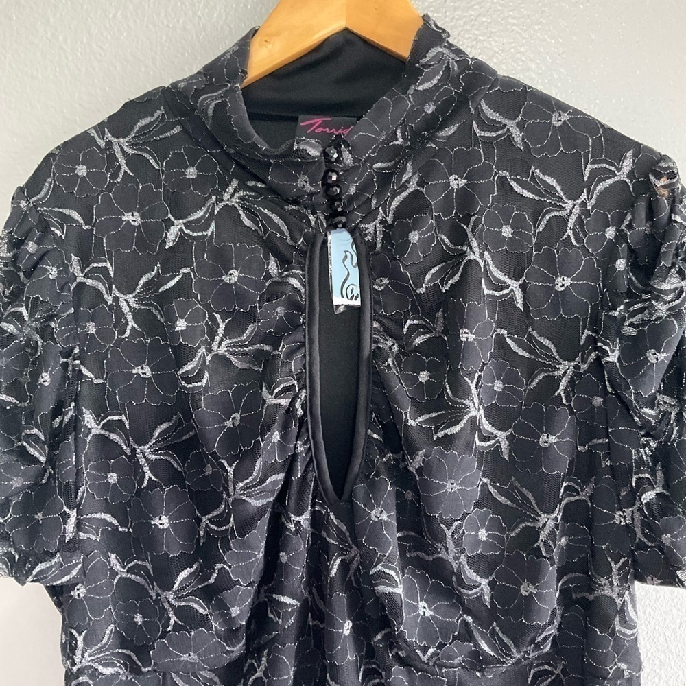 Torrid FLORAL KEYHOLE TOP size 3 new with tags T28 - Picture 2 of 9